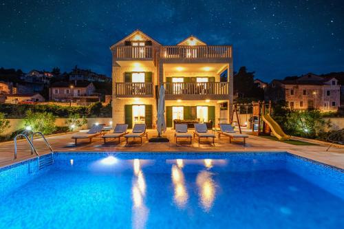 Villa Janie - Apartments with pool