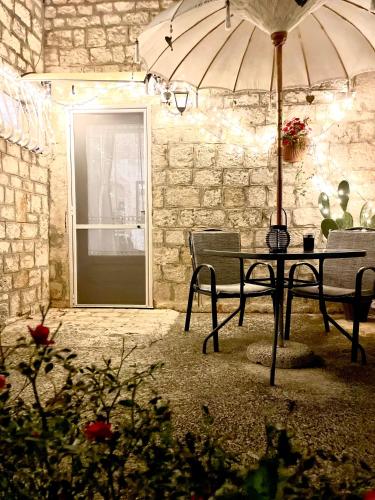 Mirella Charming – Monopoli, LA