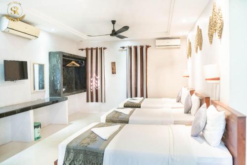 Deluxe Family Suite room in Saline Residence