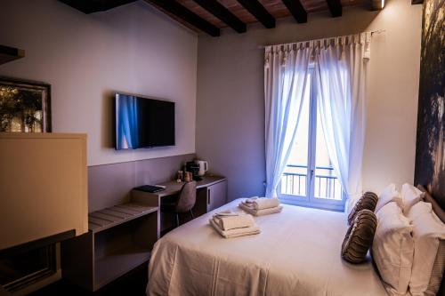 Superior Double Room image 6