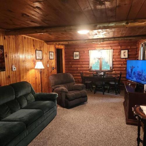 Cozy Rustic Forestport Cabin: Adirondack Getaway: in Forestport, USA