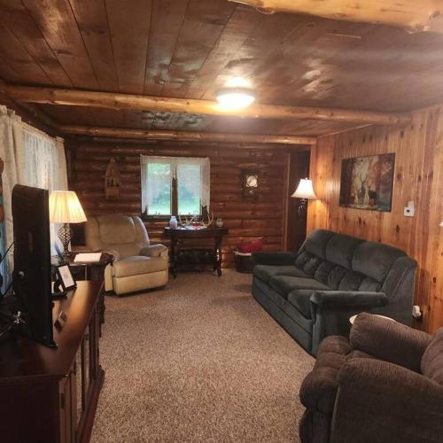 Cozy Rustic Forestport Cabin: Adirondack Getaway: in Forestport, USA