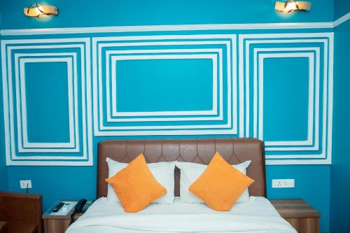 Double Room with Lake View image 2