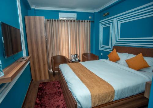 Double Room with Lake View image 8