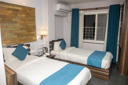 Standard Twin Room image 1