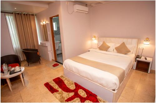 Deluxe Double Room with Bath image 4