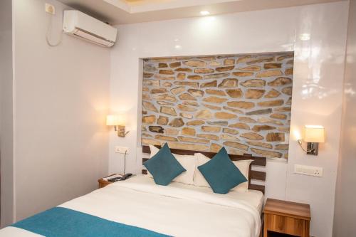 Deluxe Double Room with Bath image 9