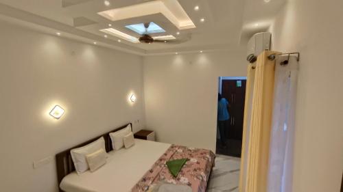 2 twin beds