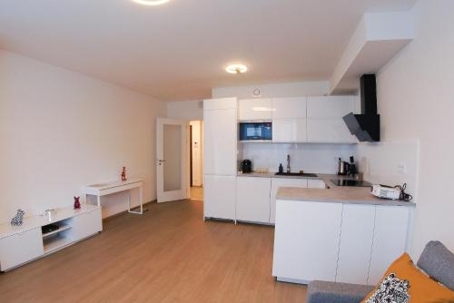 Holešovice Delight: Modern Comfort with a Twist in Prague 7, Prague (photo 10)