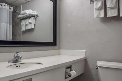 Quality Inn Toledo - image 5