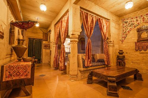 Hotel Garh Jaisal near Patwa-ki-Haveli