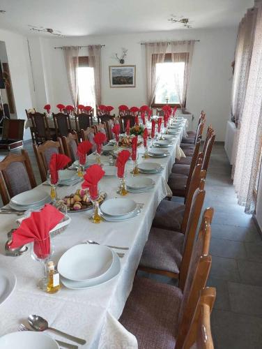 Restoran, Turistično - Izletniška kmetija Žerjav (Turisticno - Izletniska kmetija Zerjav) in Pisece