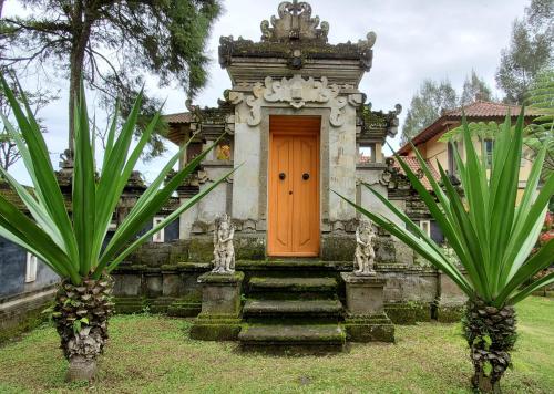 Balinese Villa in Berastagi