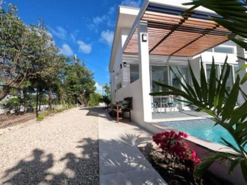 Gracehaven Villas -Choose you own private villa with pool - 250 yds to Grace Bay beach