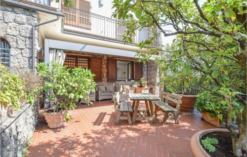  Lovely Apartment In Rogno With Wifi in Rogno