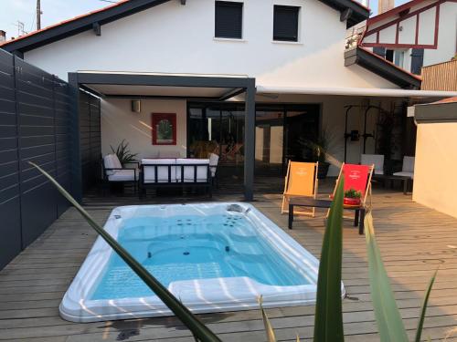 Villa à Biarritz avec une terrasse un SPA et parking