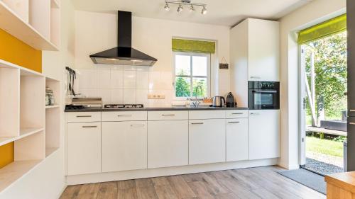 Kitchen, Huisje Avondrood near Het Lange