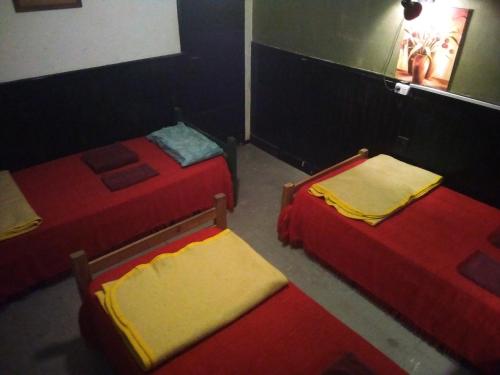 1 double bed, 1 twin bed