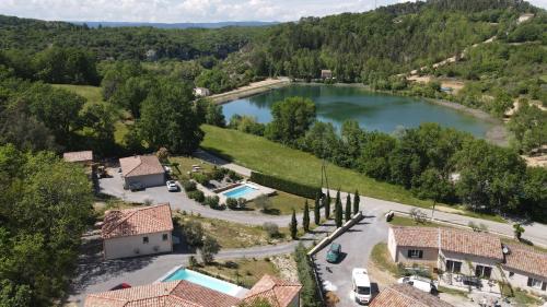 Location avec piscine Sud Ardèche - Location saisonnière - Berrias-et-Casteljau