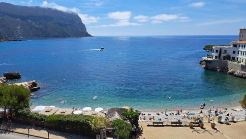 Superbe appartement piscine, tennis, vue mer et décoré avec goût Superbe appartement piscine, tennis, vue mer et décoré avec goût