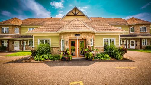 Splendid Mountain View Condo with Fireplace and Free Ski Mountain Shuttle! in โบรมงต์(ควิเบก)