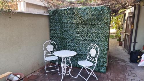 B&B Amit 18 minutes from the airport - אירוח כפרי עמית 18 דקות משדה תעופה in Petah Tikva