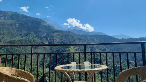 Starlit Dome by Heaven's View B&B Mcleod ganj's 1st and only geodesic wooden dome