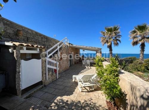 Trullo Fronte Mare Posto Rosso (Alliste)