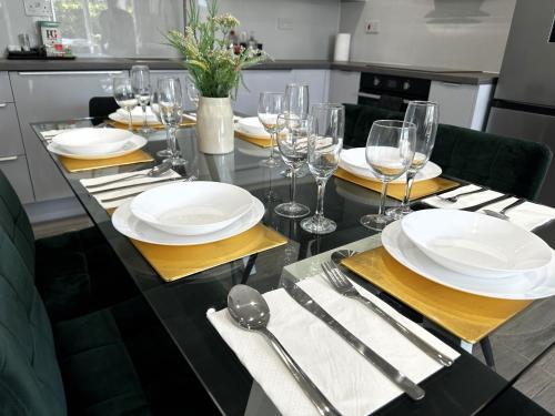 Paradigm Court, Modern 3-Bedroom Flat 1, Oxford in Dél-Kidlington