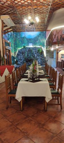 Restaurant, Hotel El Auca in Coca