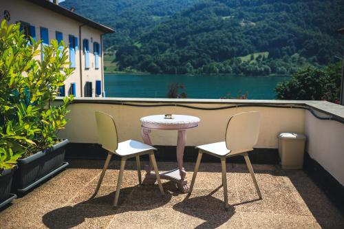 Terrazzo/balcone, THE SECRET SUITE - HOME "Lago di Endine" in Ranzanico