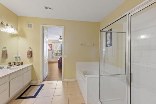 Executive 3 Bedroom Villa at Universal - image 7