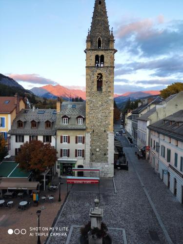 Réveil sur la tour - Location saisonnière - Barcelonnette