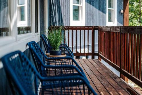 Harmony Ridge Hideaway: mountain retreat w/hot tub in Front Royal, USA