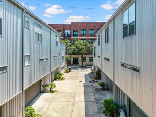NEW Downtown View Near NRG Stadium Medical Center KING Bed 2 Car Garage in Houston, USA