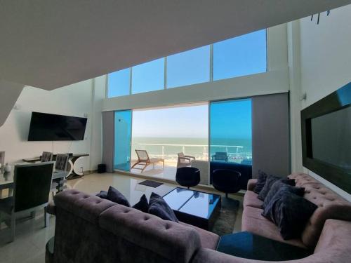 Apartamento de 3 pisos frente al mar zona norte