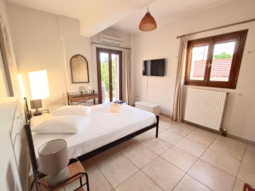 Iris Apartments - image 2