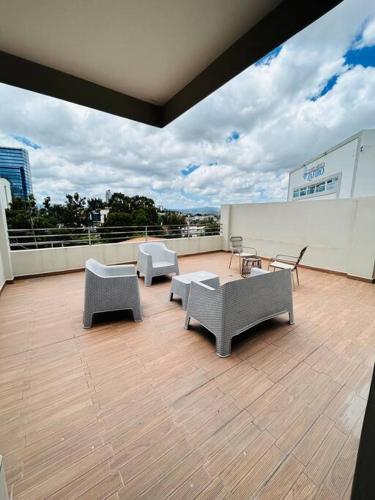 One-Bedroom Apartment image 3