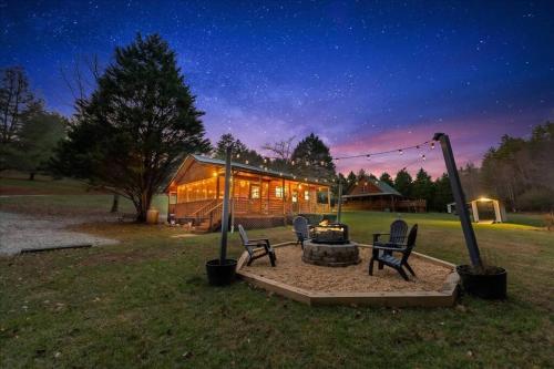 TNT II Creek Front, Hot Tub, Fire Pit in Suches, USA