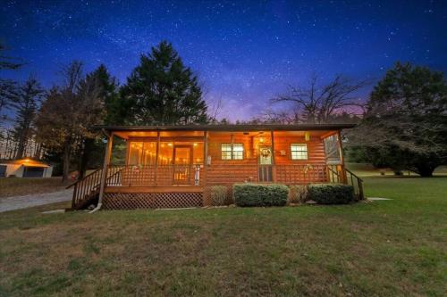 TNT II Creek Front, Hot Tub, Fire Pit in Suches, USA