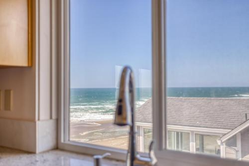Harbor House - image 3