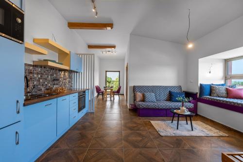 virtuve, LASKARA Garden Apartment by Prague Forest in Sestajovice