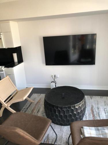 2 Bedroom condo with CN tower views with parking and office space
