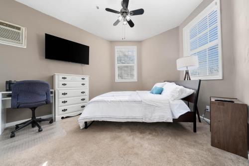 1 queen bed, 1 sofa bed