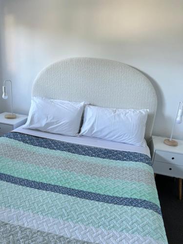 Large Twin Room (No Pets Allowed) image 8
