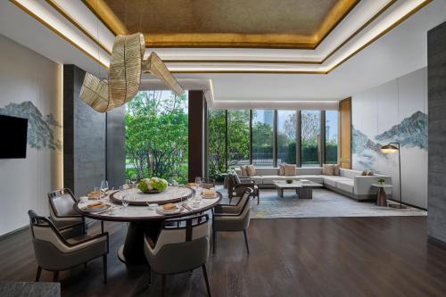 餐廳, 廣州白雲國際會議中心越秀萬豪酒店 (Guangzhou Marriott Hotel Baiyun) in 白雲區