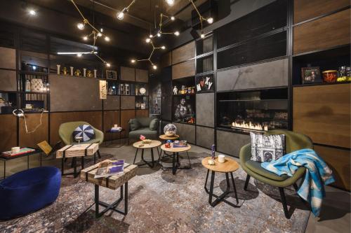 Moxy Dresden Neustadt - image 3