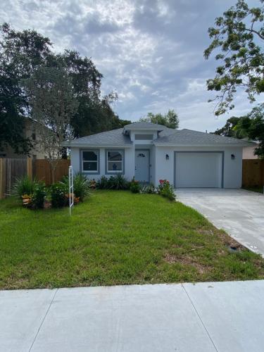 Mango Tree House in Lake Worth, USA