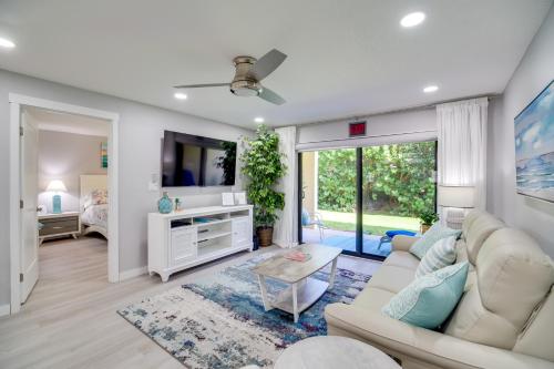 Cocoa Beach Condo with Community Pool and Hot Tub! thumb 4