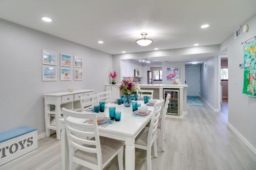 Cocoa Beach Condo with Community Pool and Hot Tub! in Cocoa Beach, USA